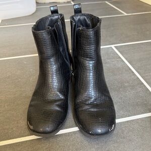 Black Crocodile-Embossed Ankle Boots - Vince Camino